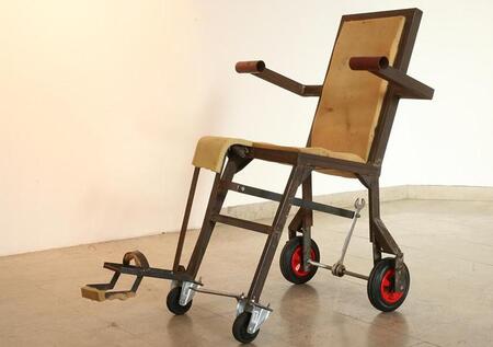 Razstavni eksponat razstave avtorja Tomaža Furlana "A dela?"