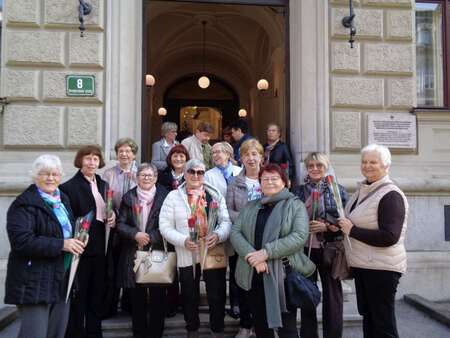 Bistričanke pred predsedniško palačo