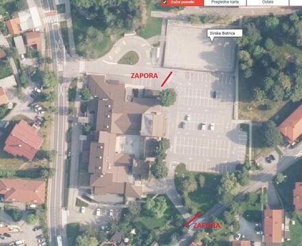 Zapora parkirišča za Domom na Vidmu v soboto dopoldne
