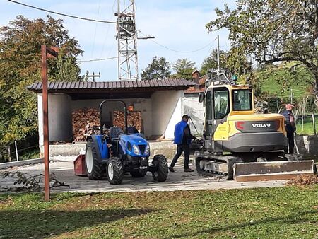 Delovna akcija na Ostrožnem Brdu  (2)