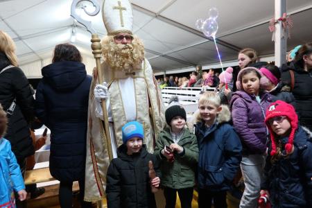 Poziranje_s_sv._Miklavžem[1]