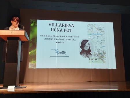 Klavdija Sotlar iz OŠ Toneta Tomšiča Knežak predstavlja Vilharjevo učno pot