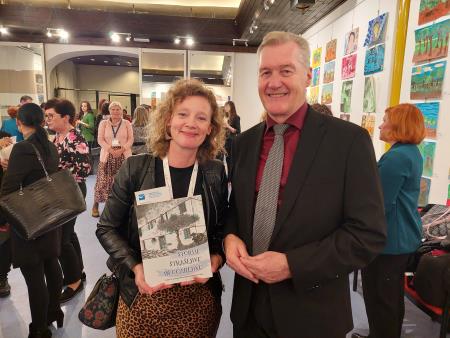 Anton Baloh, gostitelj prireditve in ravnatelj OŠ Vojke Šmuc Izola, Anja Hofman