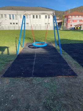 Otrokom so na voljo nove ali prenovljene gugalnice 