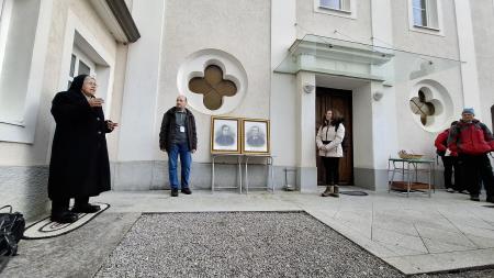 Predstavitev trnovskega samostana. Trnovski samostan je predstavil tudi lokalni turistični vodnik Igor Gardelin