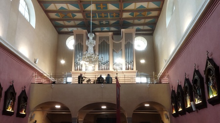 organist in violinist med koncertom