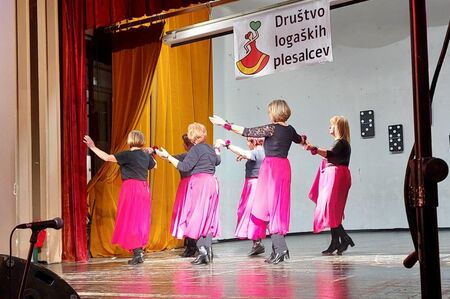 Nastop skupine Ta prave